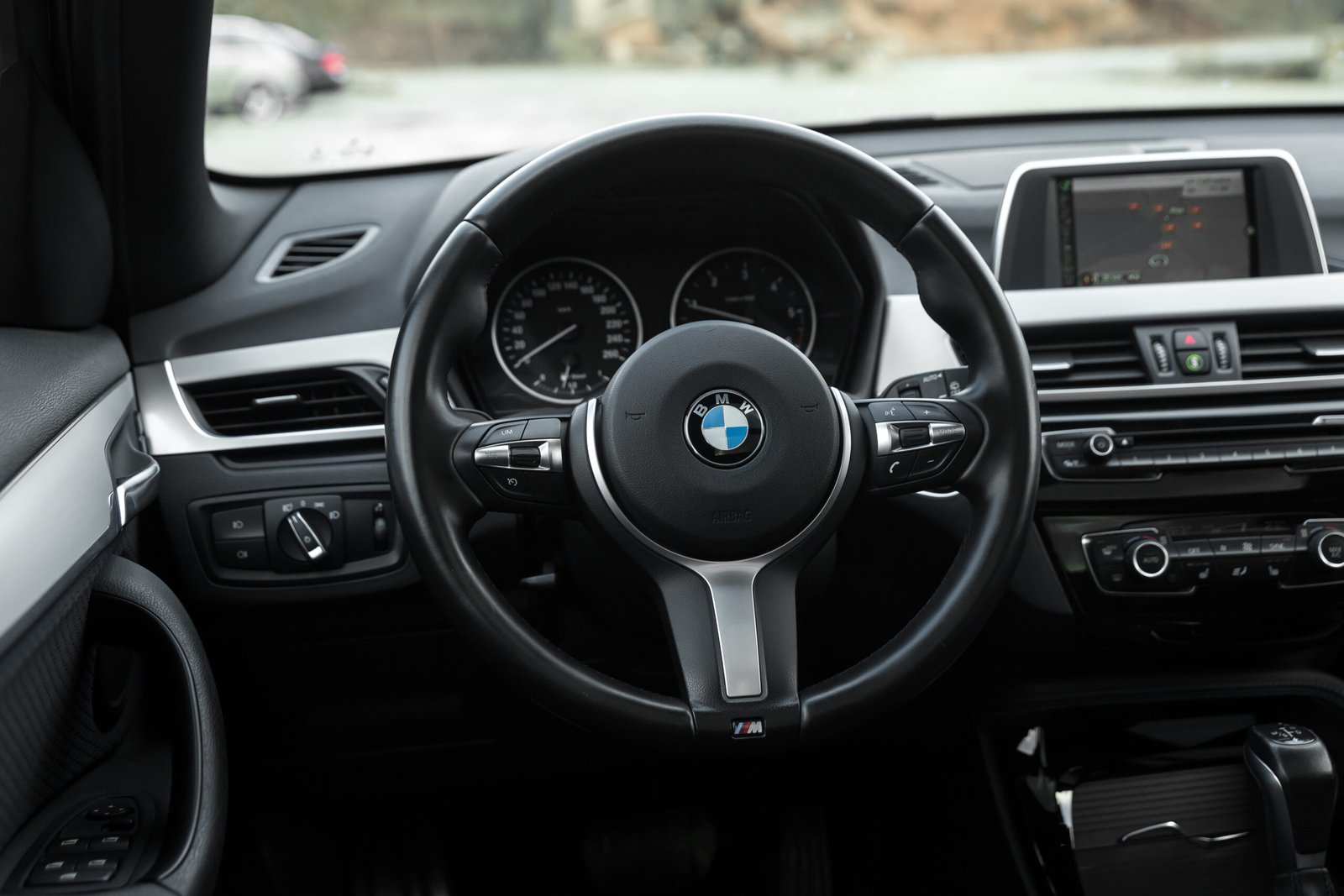 
								BMW X1 20D M-SPORTPAKET full									