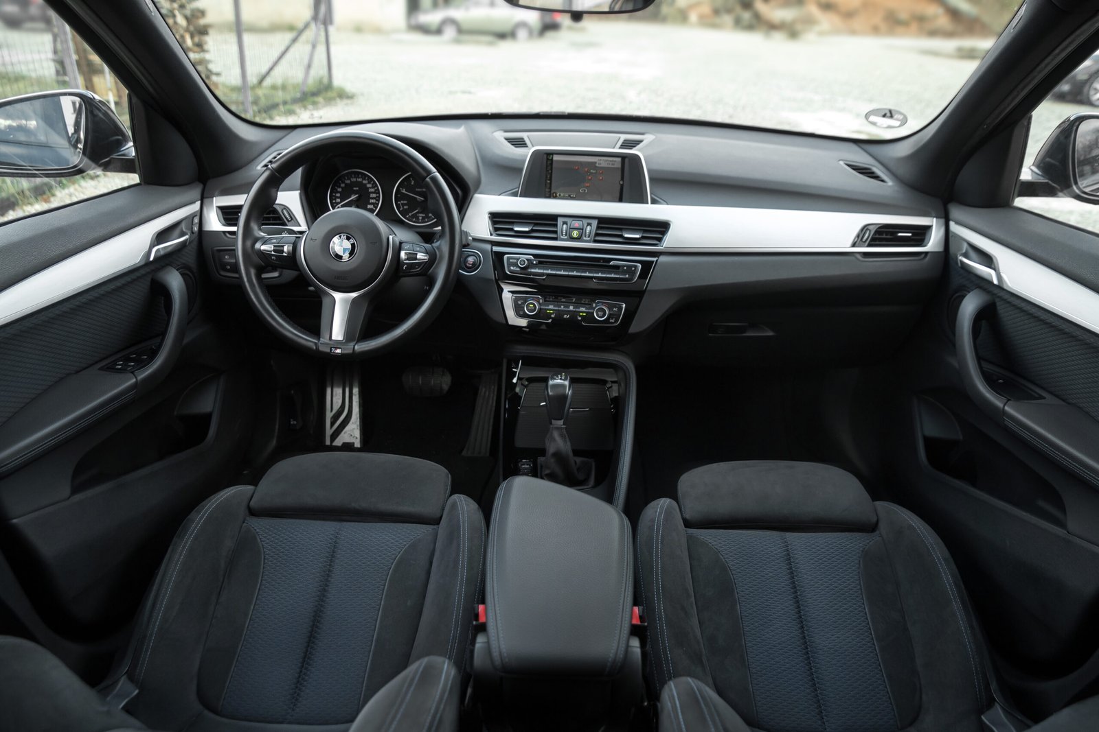 
								BMW X1 20D M-SPORTPAKET full									