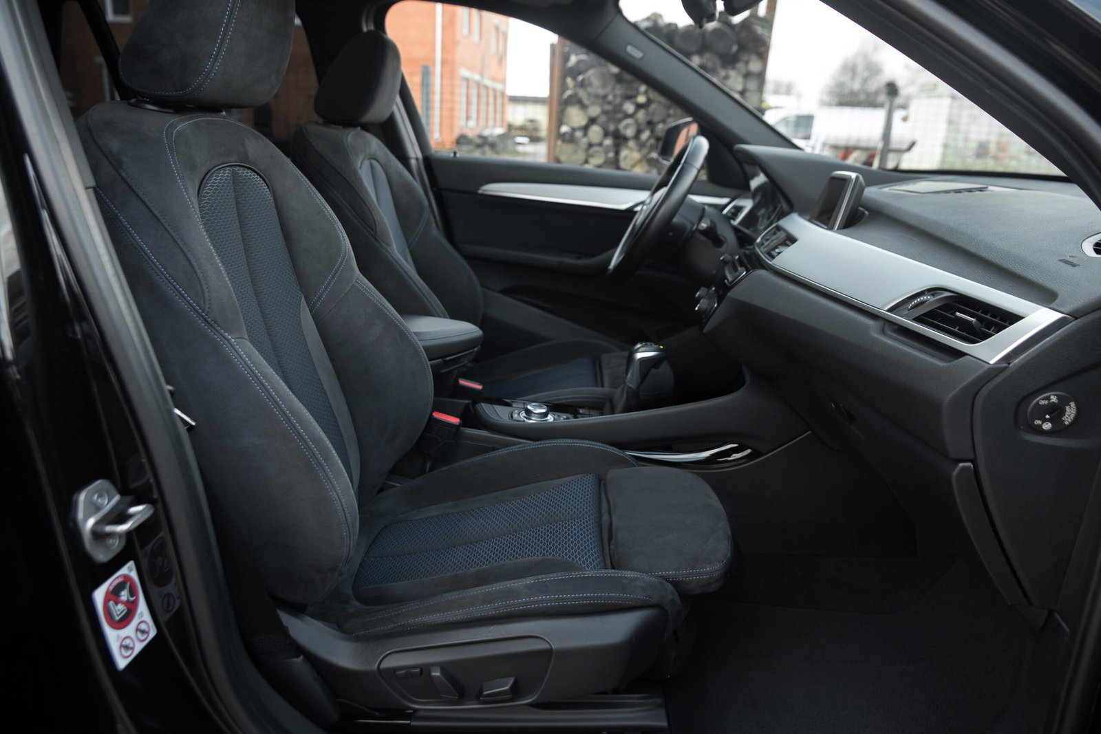 
								BMW X1 20D M-SPORTPAKET full									