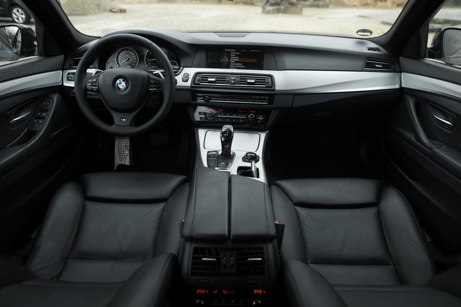 
								BMW 530D 190KW M-SPORTPAKET full									
