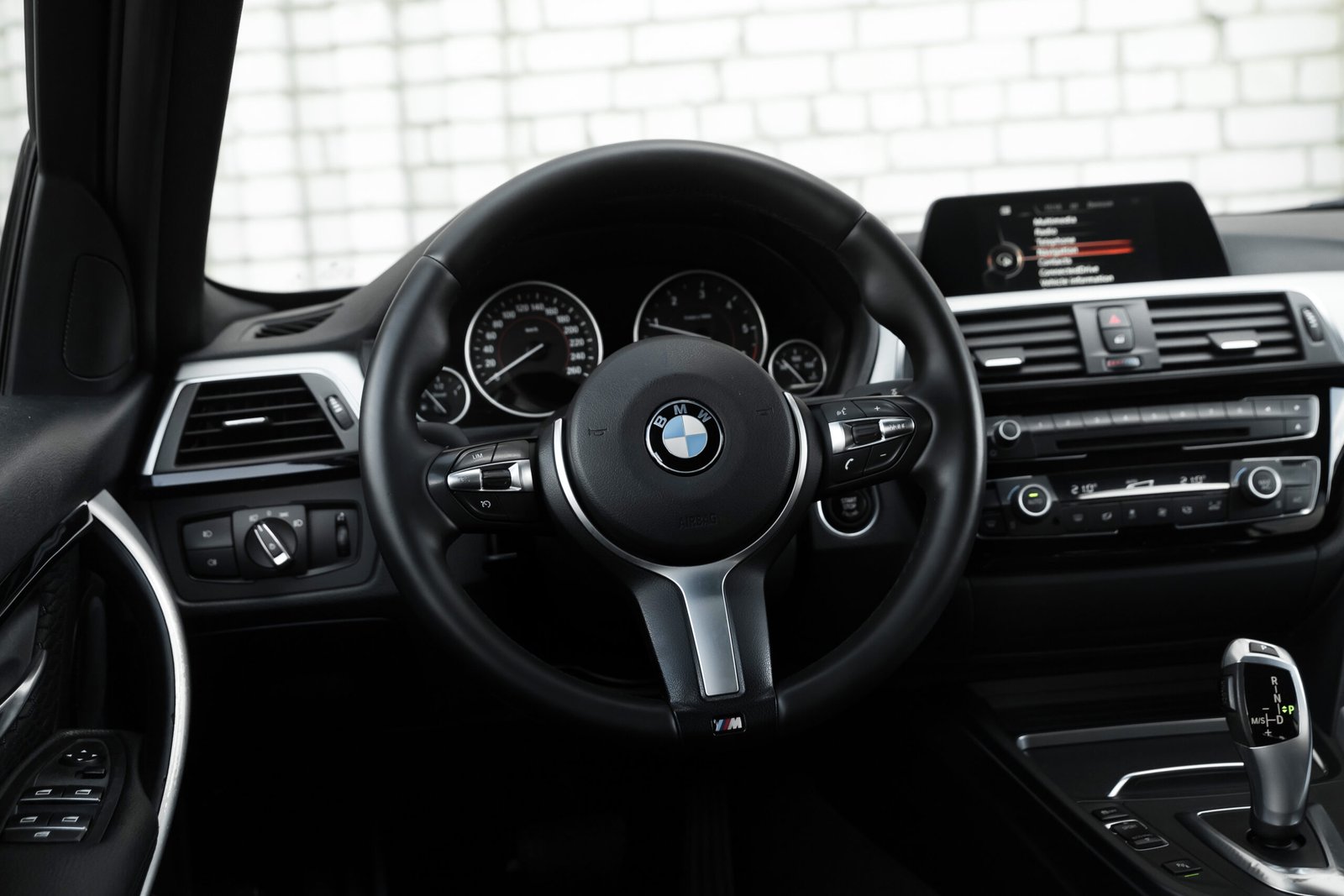 
								BMW 318D FACELIFT M-SPORTPAKET full									