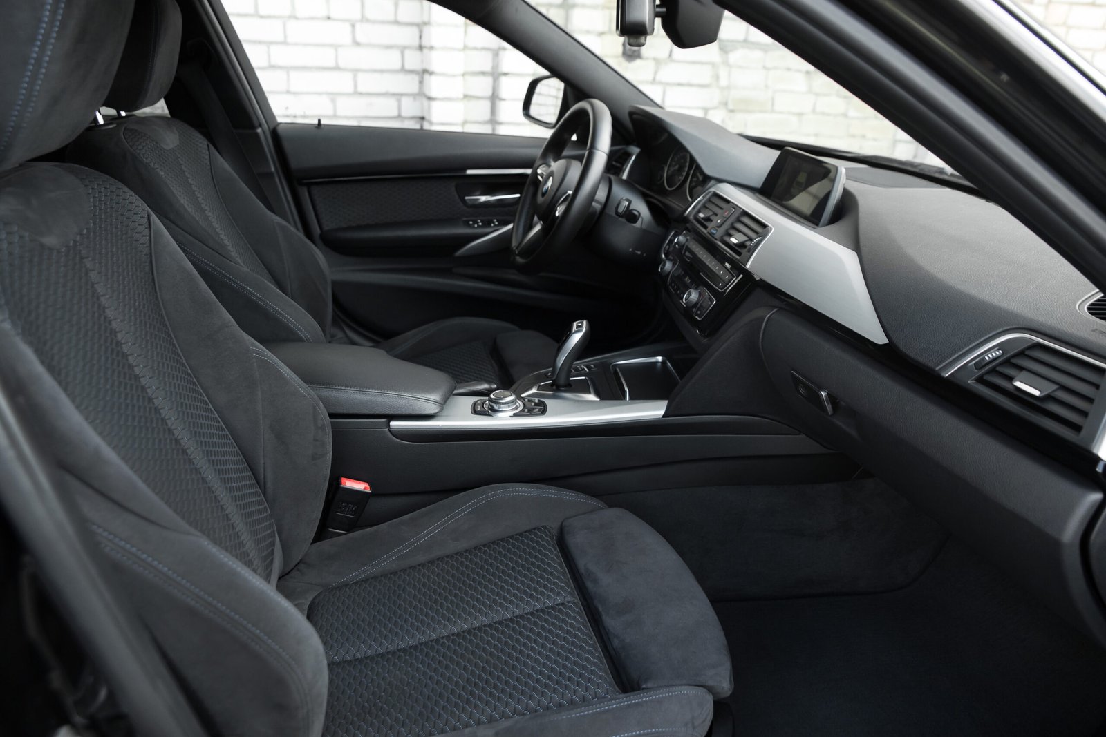 
								BMW 318D FACELIFT M-SPORTPAKET full									
