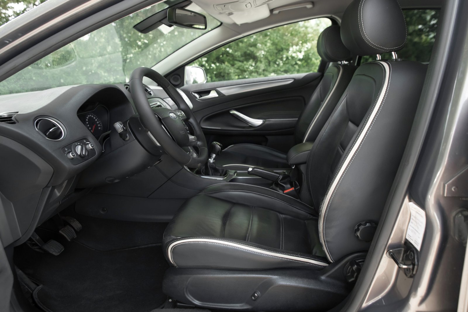
								FORD MONDEO TITANIUM 1.6D full									