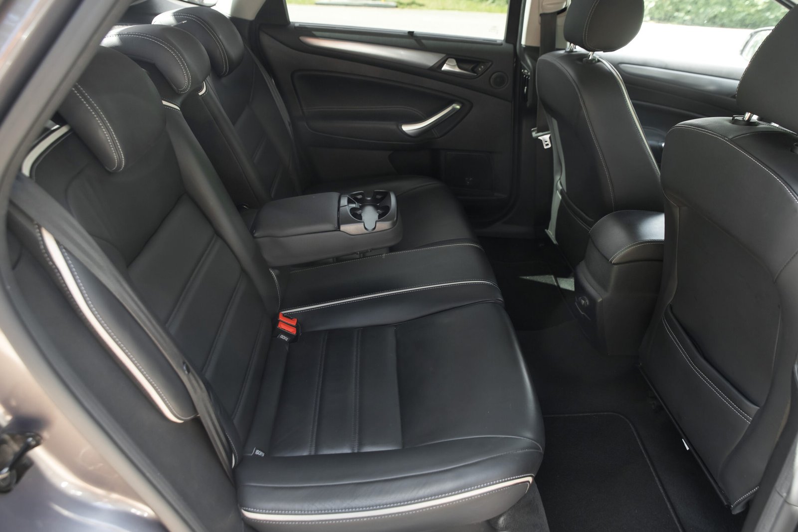 
								FORD MONDEO TITANIUM 1.6D full									