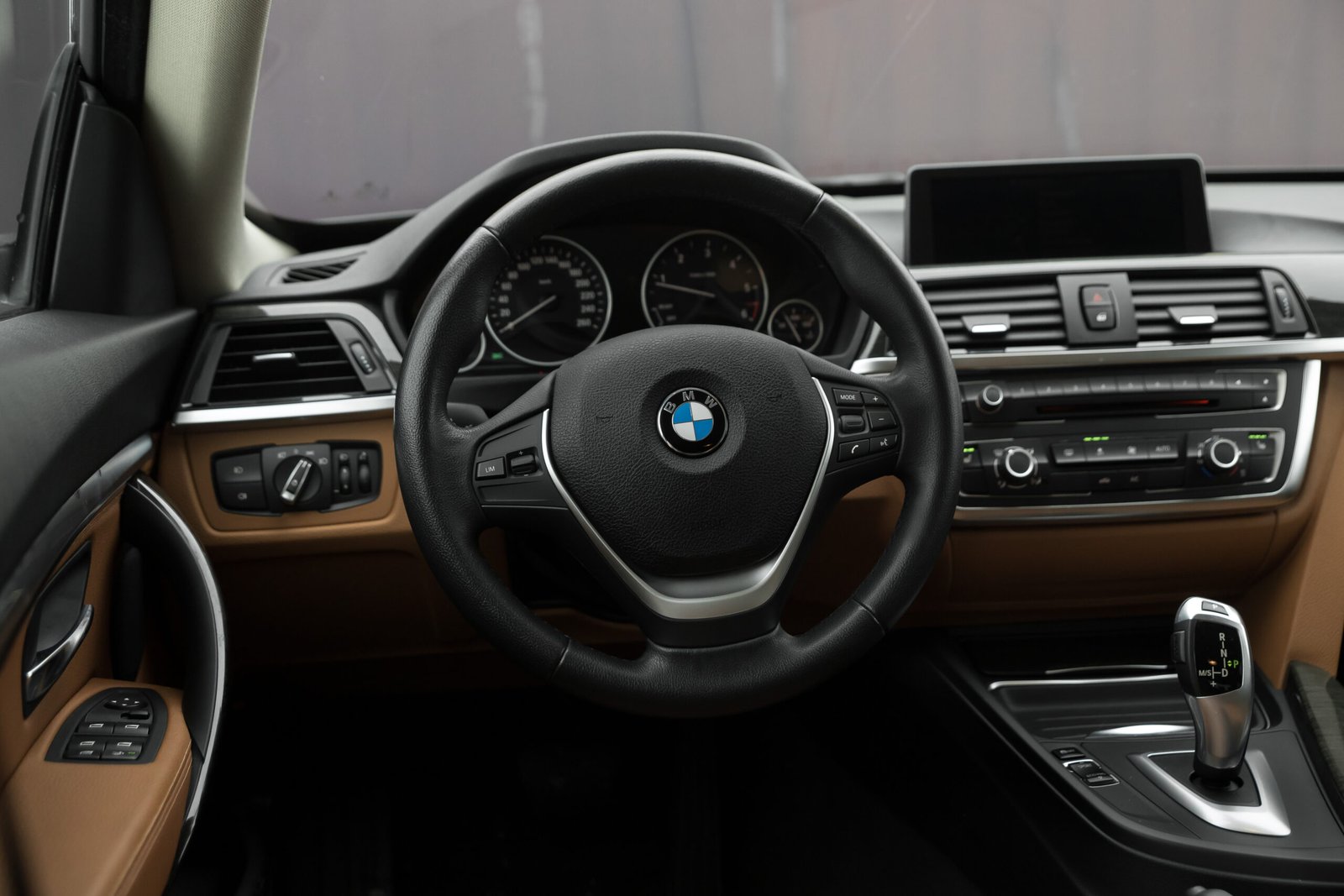 
								BMW 320 GT 2.0D X-Drive full									