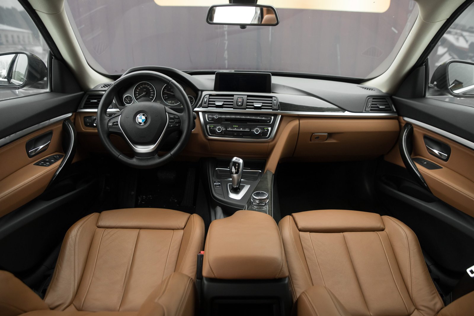 
								BMW 320 GT 2.0D X-Drive full									