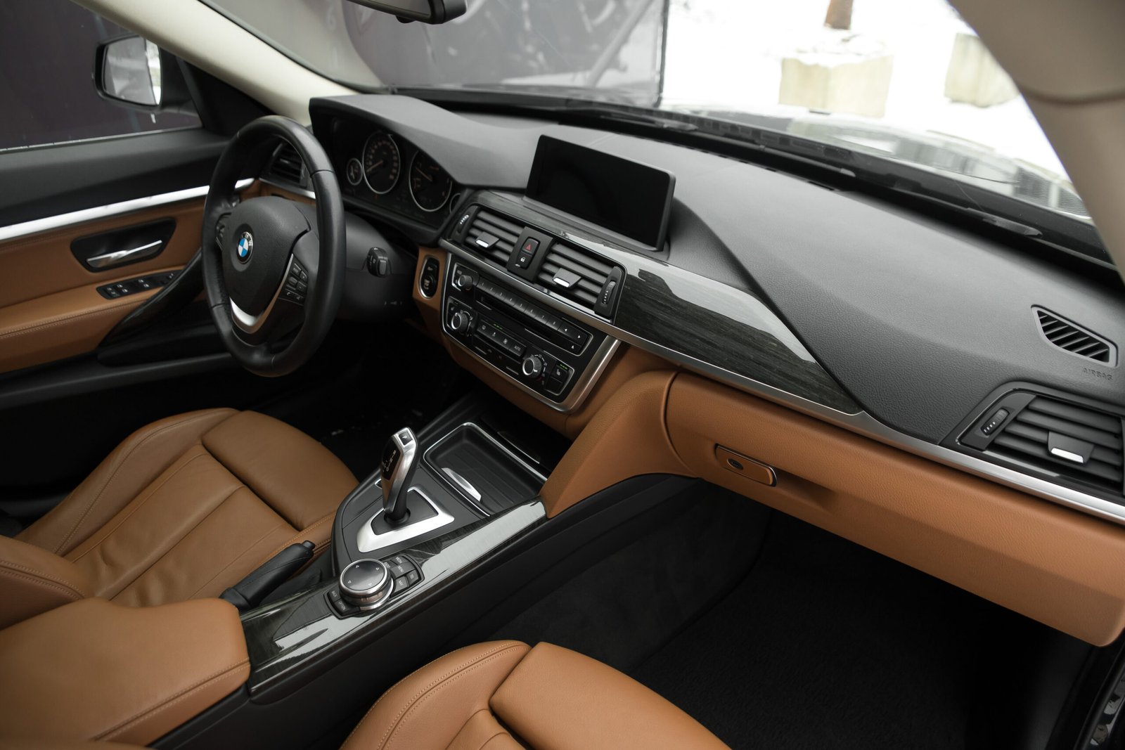 
								BMW 320 GT 2.0D X-Drive full									
