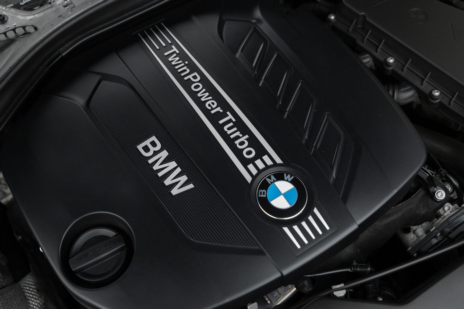 
								BMW 320 GT 2.0D X-Drive full									