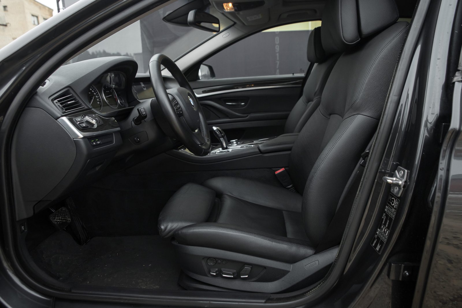 
								BMW 525D 150KW SEDAN full									