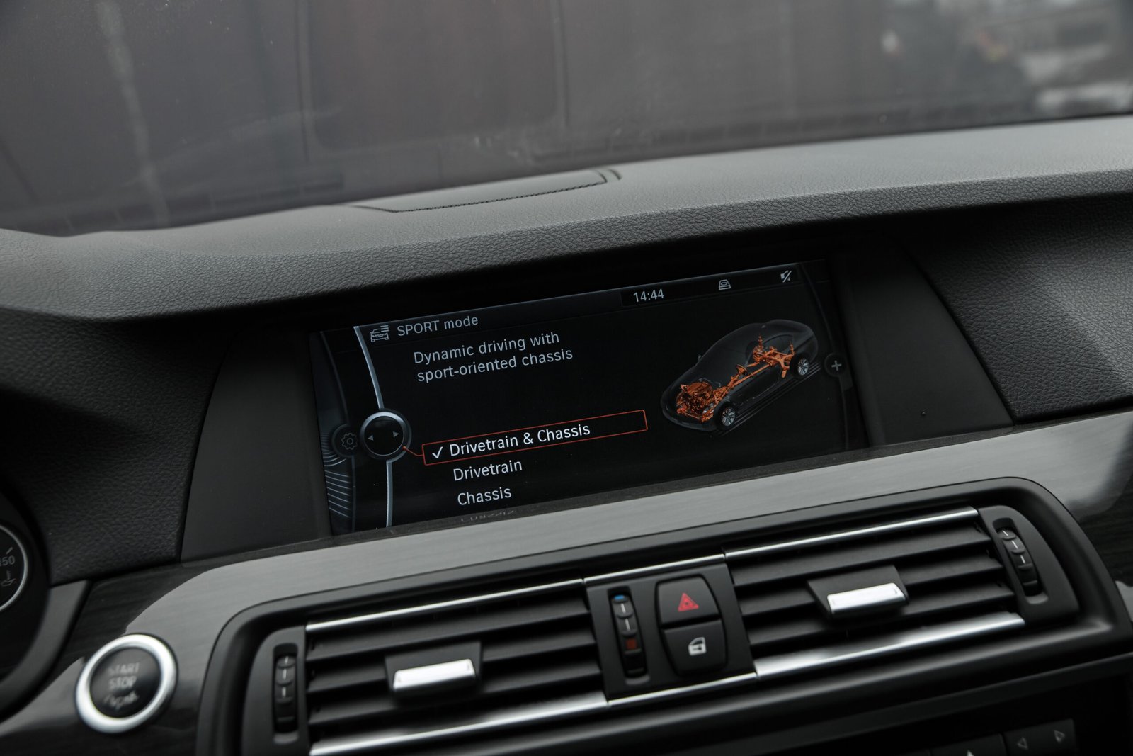 
								BMW 525D 150KW SEDAN full									