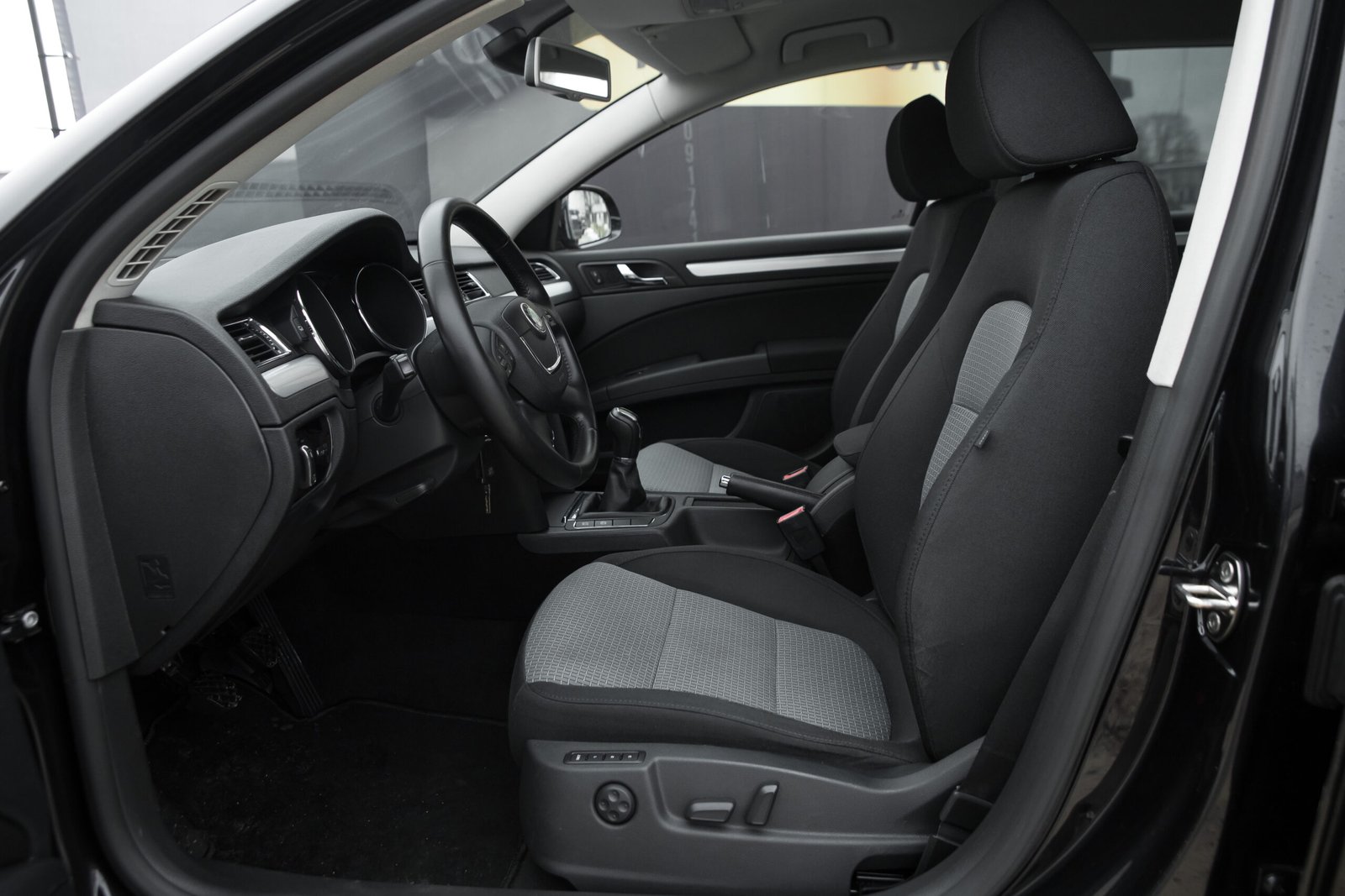 
								SKODA SUPER B 1.6D FACELIFT full									