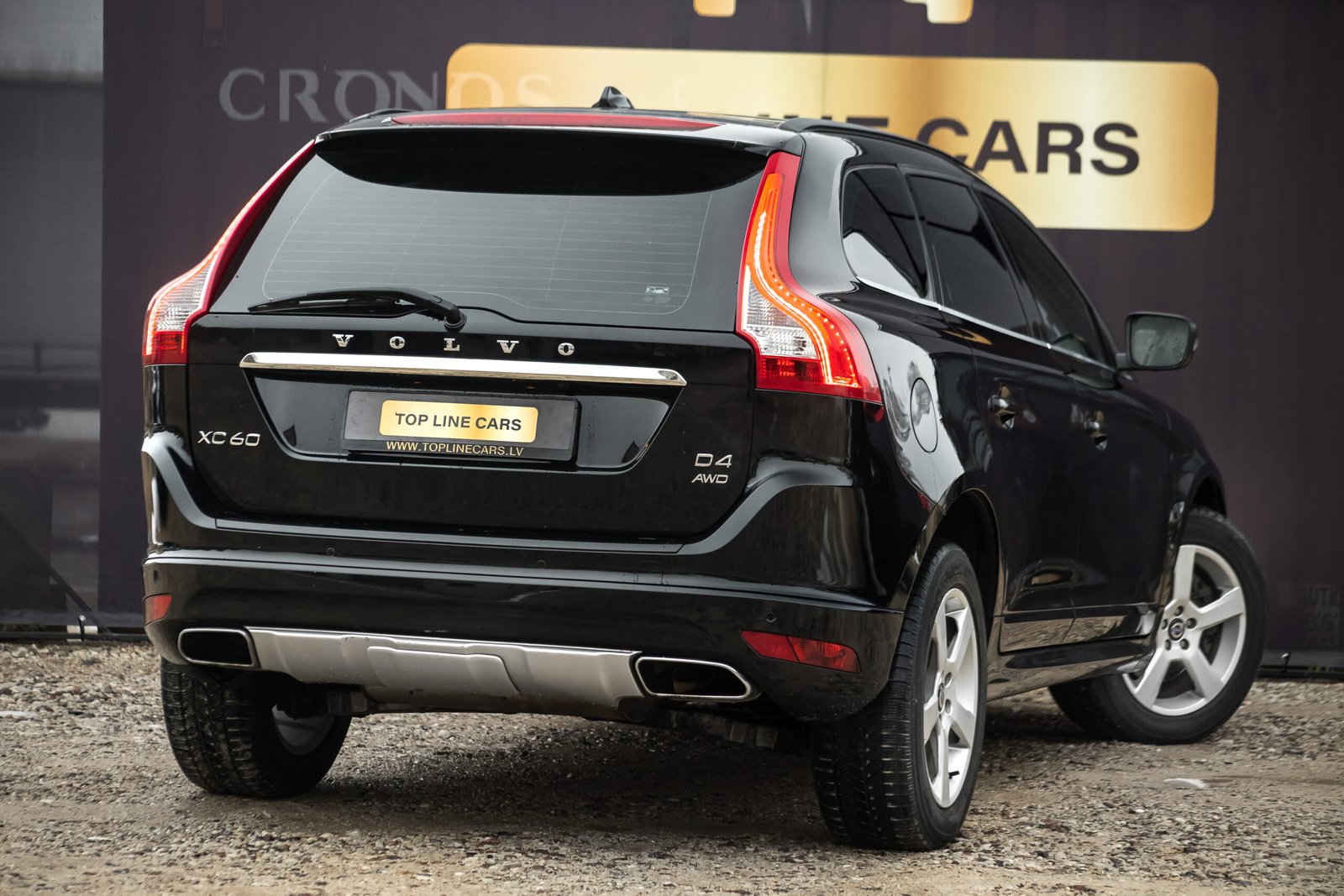 
								VOLVO XC60 MOMENTUM 2.4D4 full									