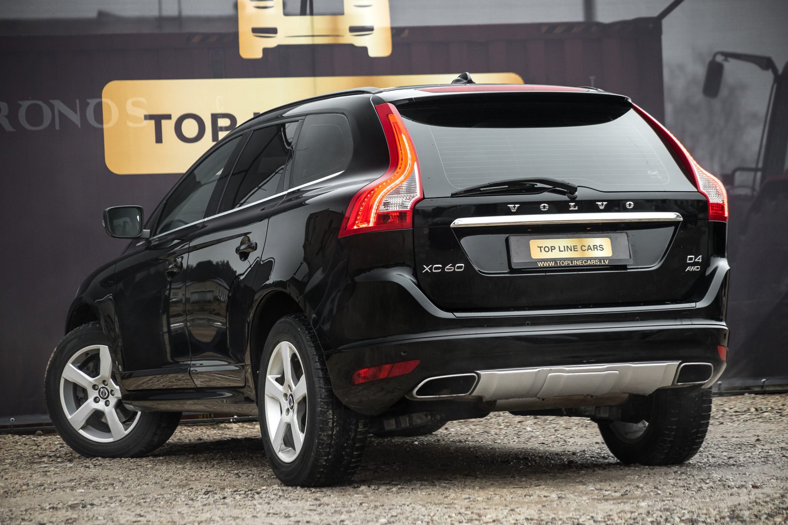 
								VOLVO XC60 MOMENTUM 2.4D4 full									