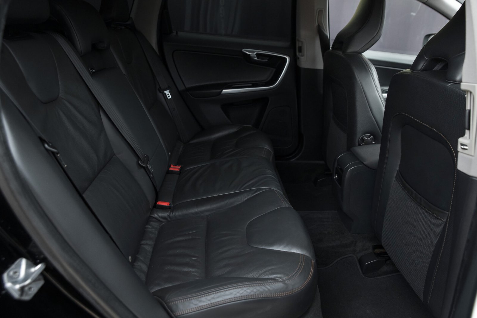 
								VOLVO XC60 MOMENTUM 2.4D4 full									