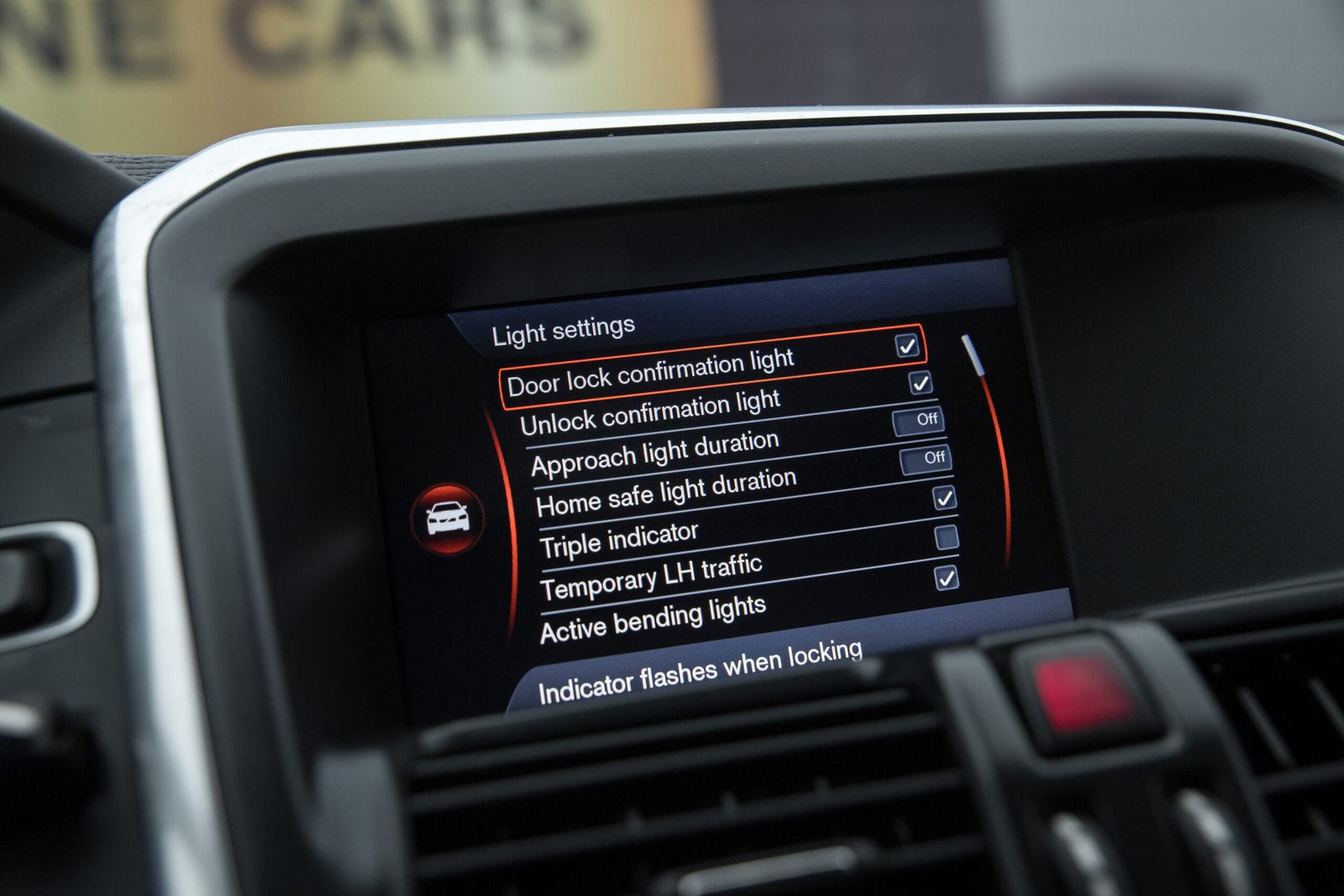 
								VOLVO XC60 MOMENTUM 2.4D4 full									