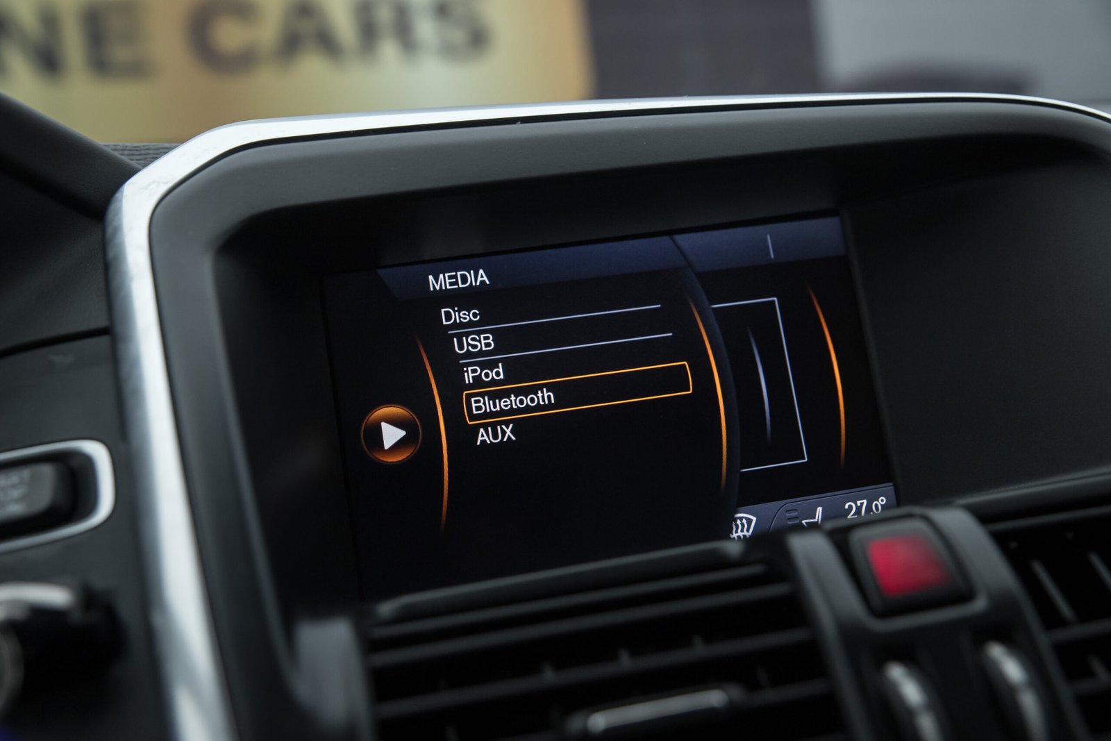
								VOLVO XC60 MOMENTUM 2.4D4 full									