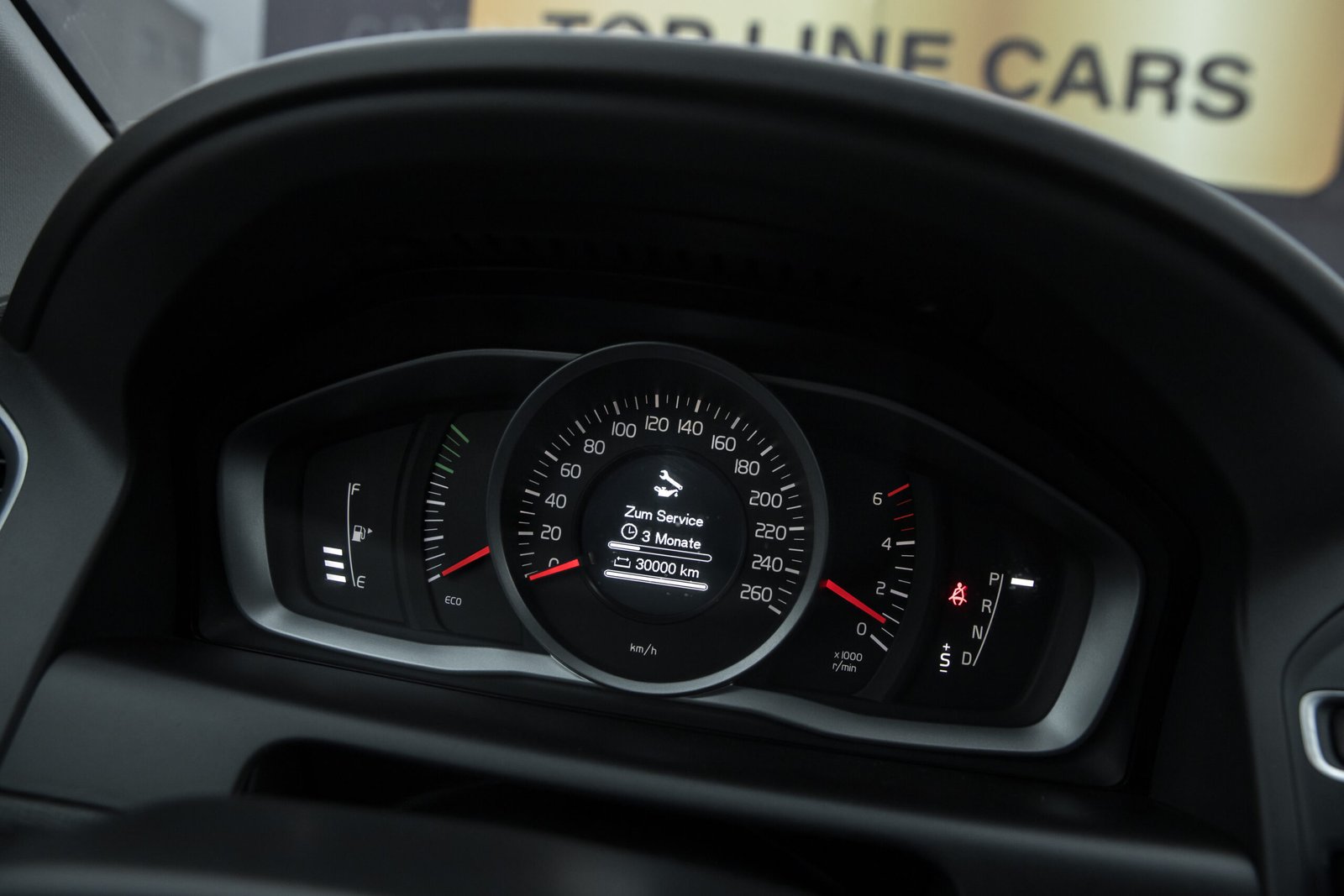 
								VOLVO XC60 MOMENTUM 2.4D4 full									