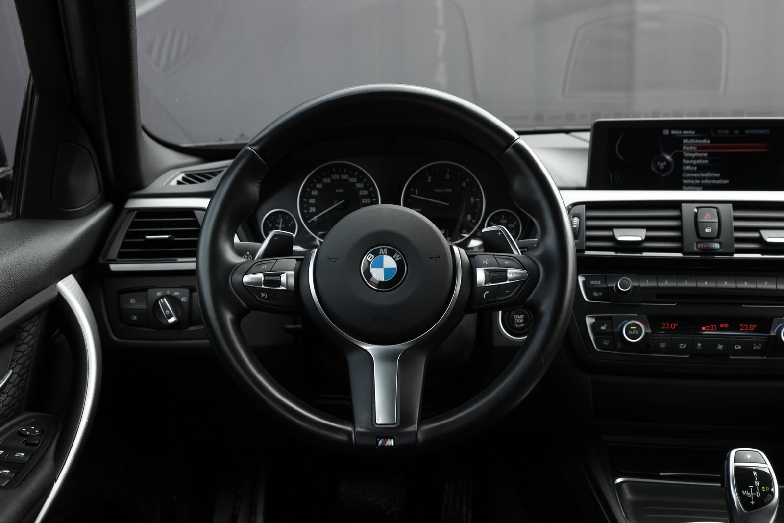 
								BMW 335D M-SPORTPAKET 230KW full									