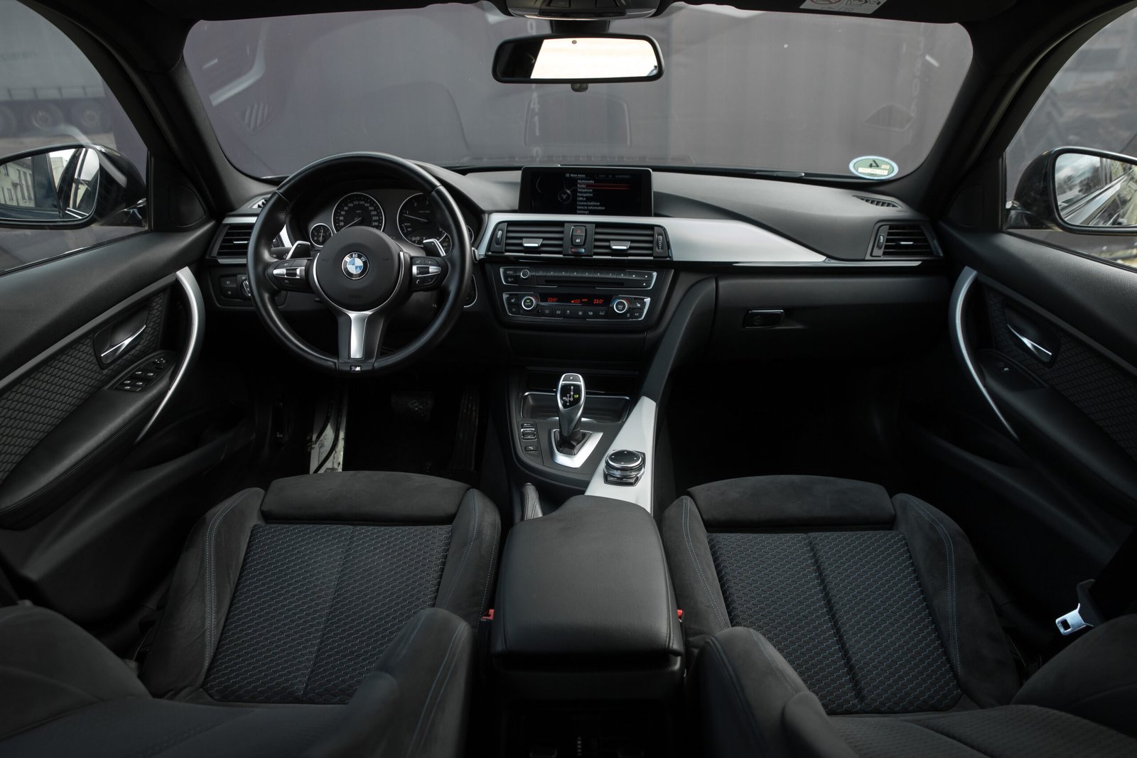 
								BMW 335D M-SPORTPAKET 230KW full									