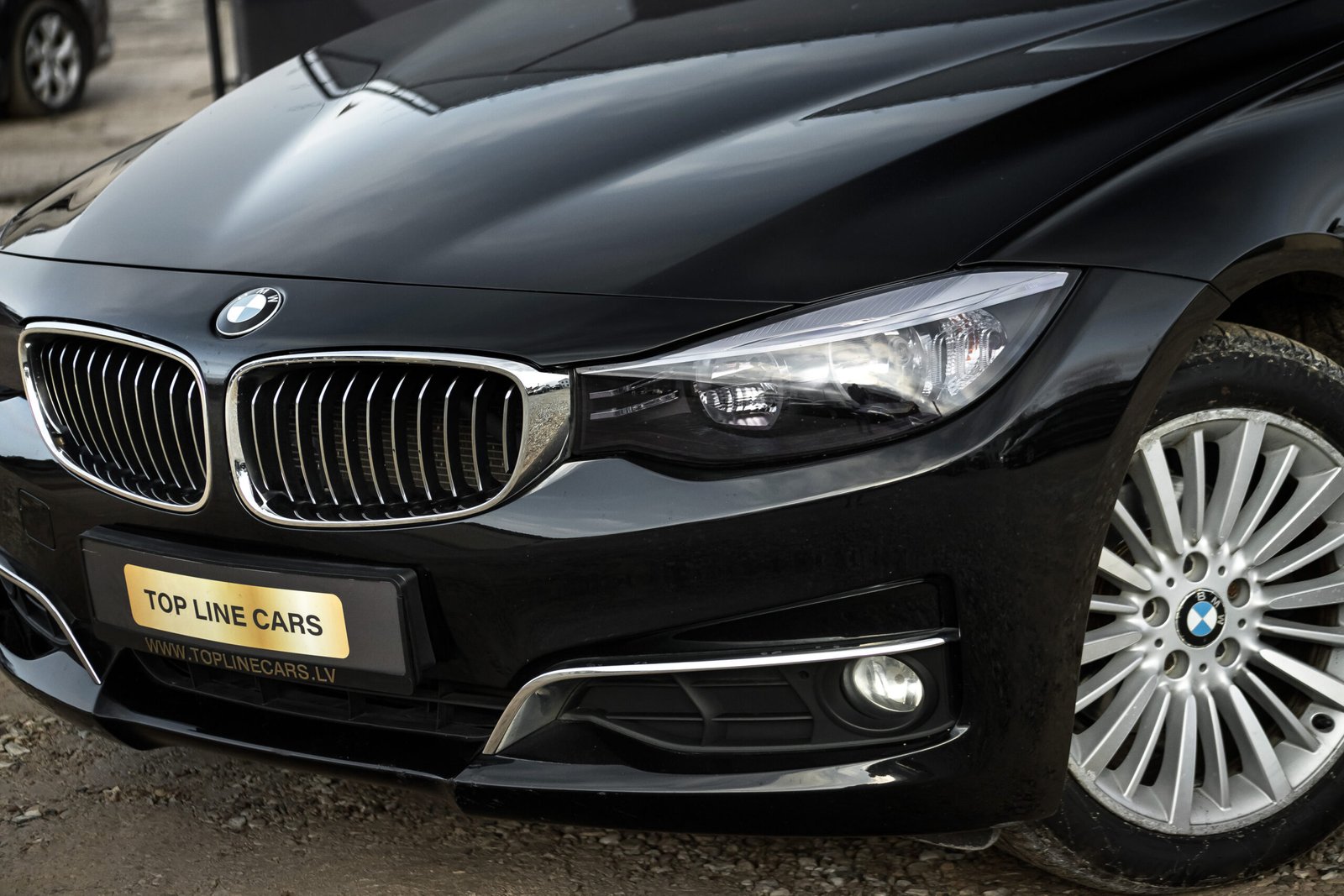 
								BMW 320 GT 2.0D X-Drive full									