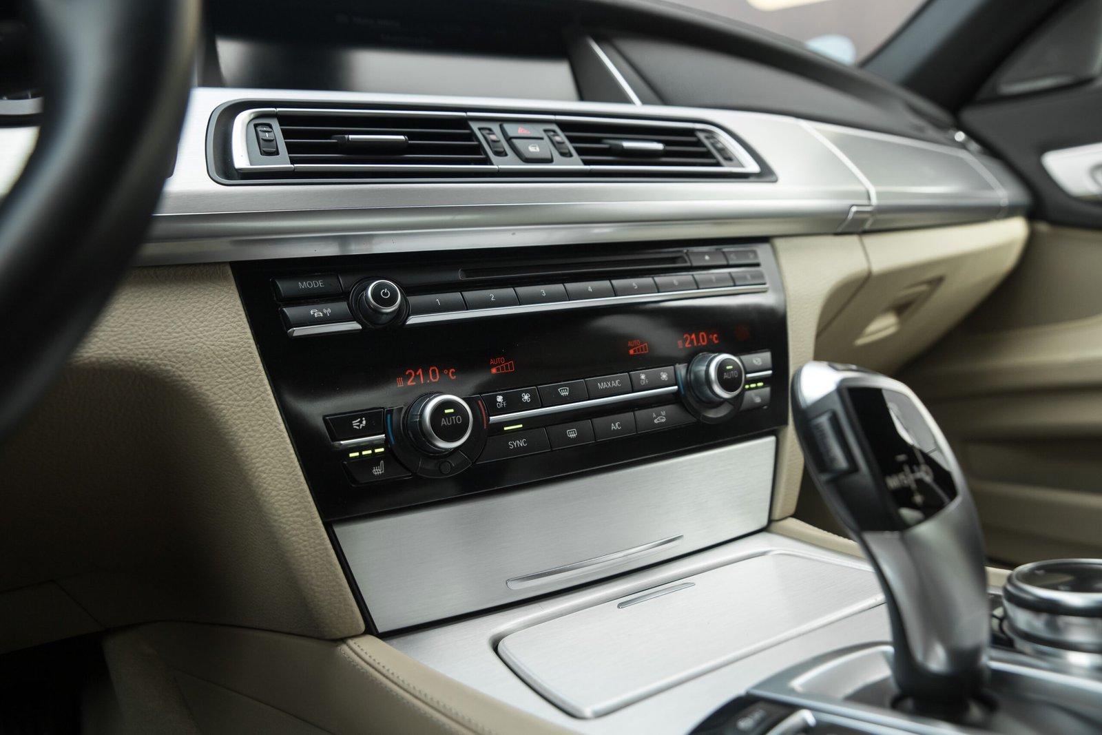 
								BMW 730D 190KW M-SPORTPAKET FACELIFT full									