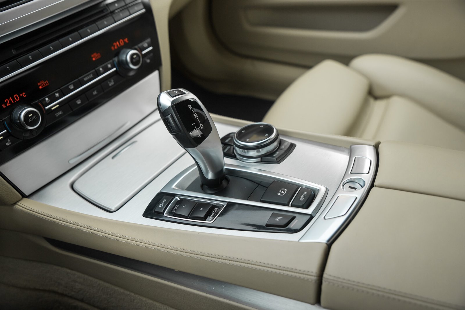 
								BMW 730D 190KW M-SPORTPAKET FACELIFT full									