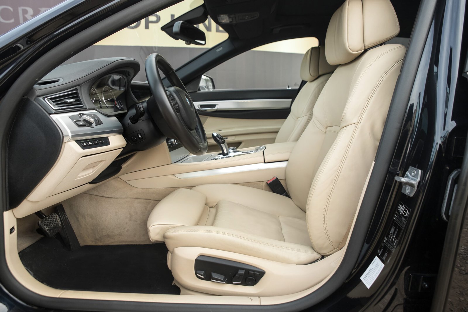
								BMW 730D 190KW M-SPORTPAKET FACELIFT full									