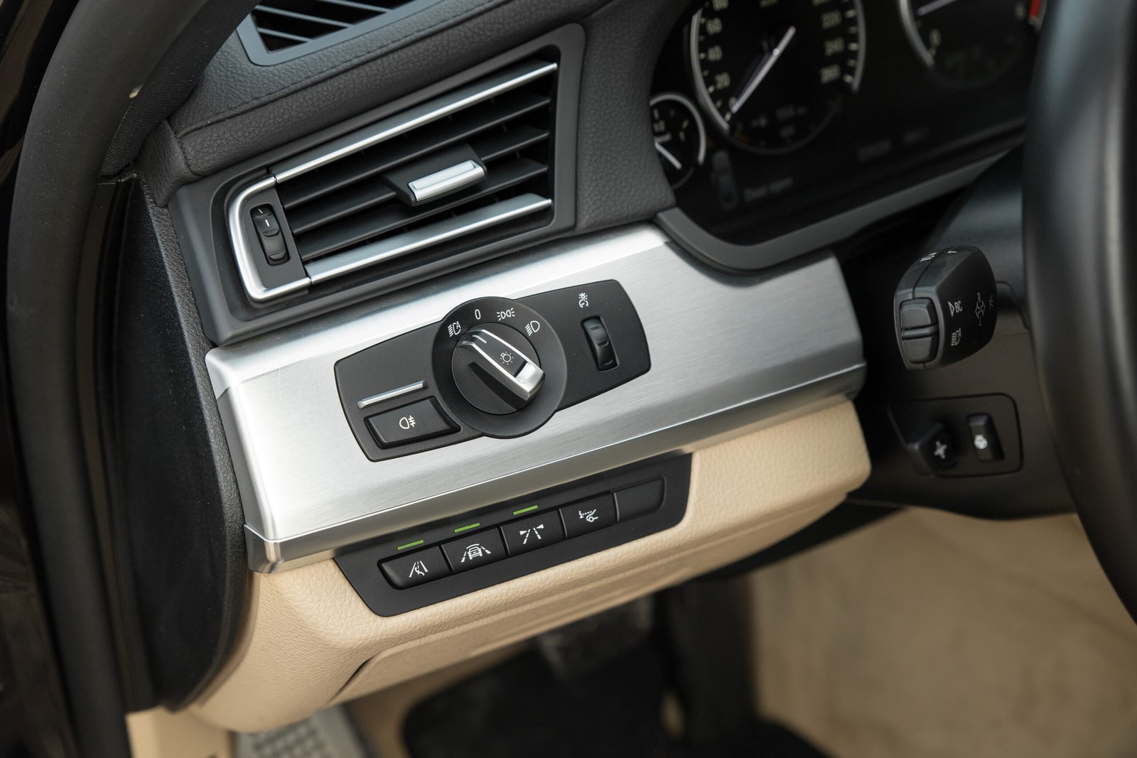 
								BMW 730D 190KW M-SPORTPAKET FACELIFT full									