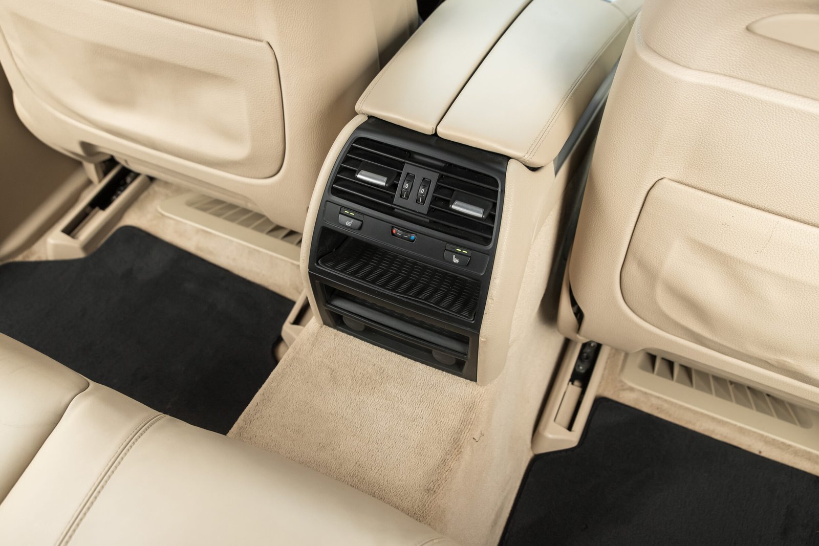 
								BMW 730D 190KW M-SPORTPAKET FACELIFT full									