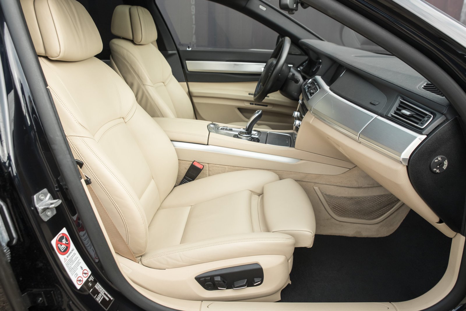 
								BMW 730D 190KW M-SPORTPAKET FACELIFT full									