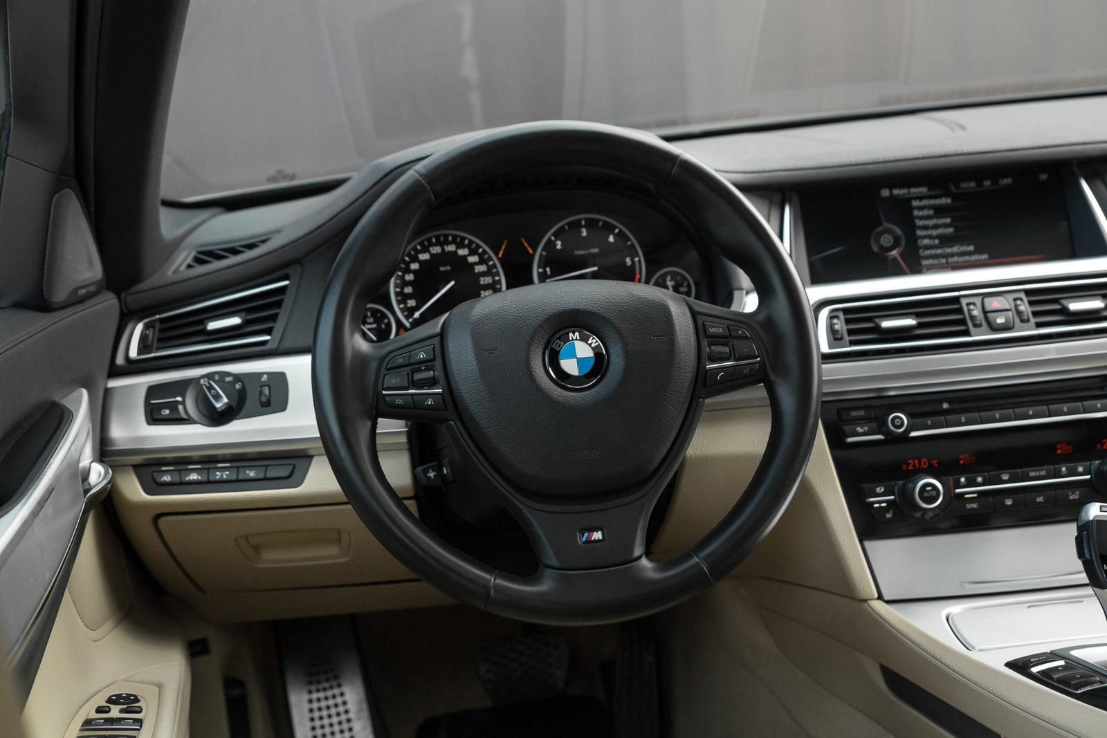 
								BMW 730D 190KW M-SPORTPAKET FACELIFT full									
