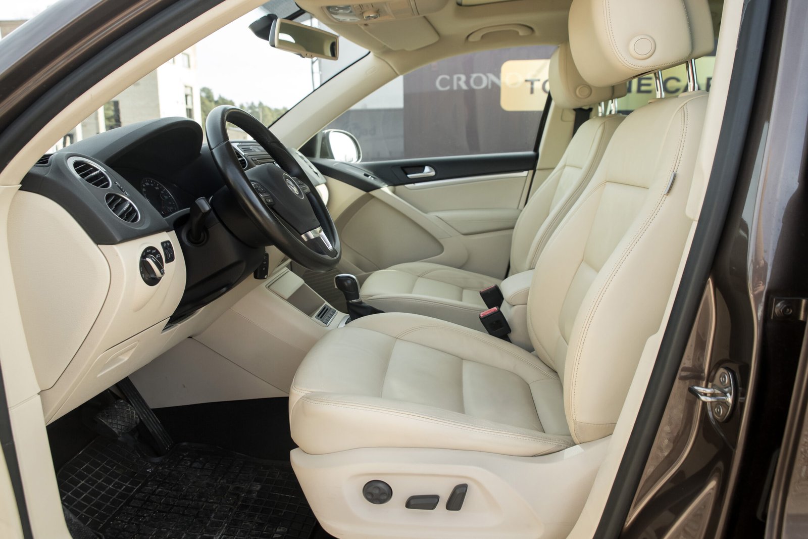 
								VW TIGUAN SPORT+ 1.4TURBO full									