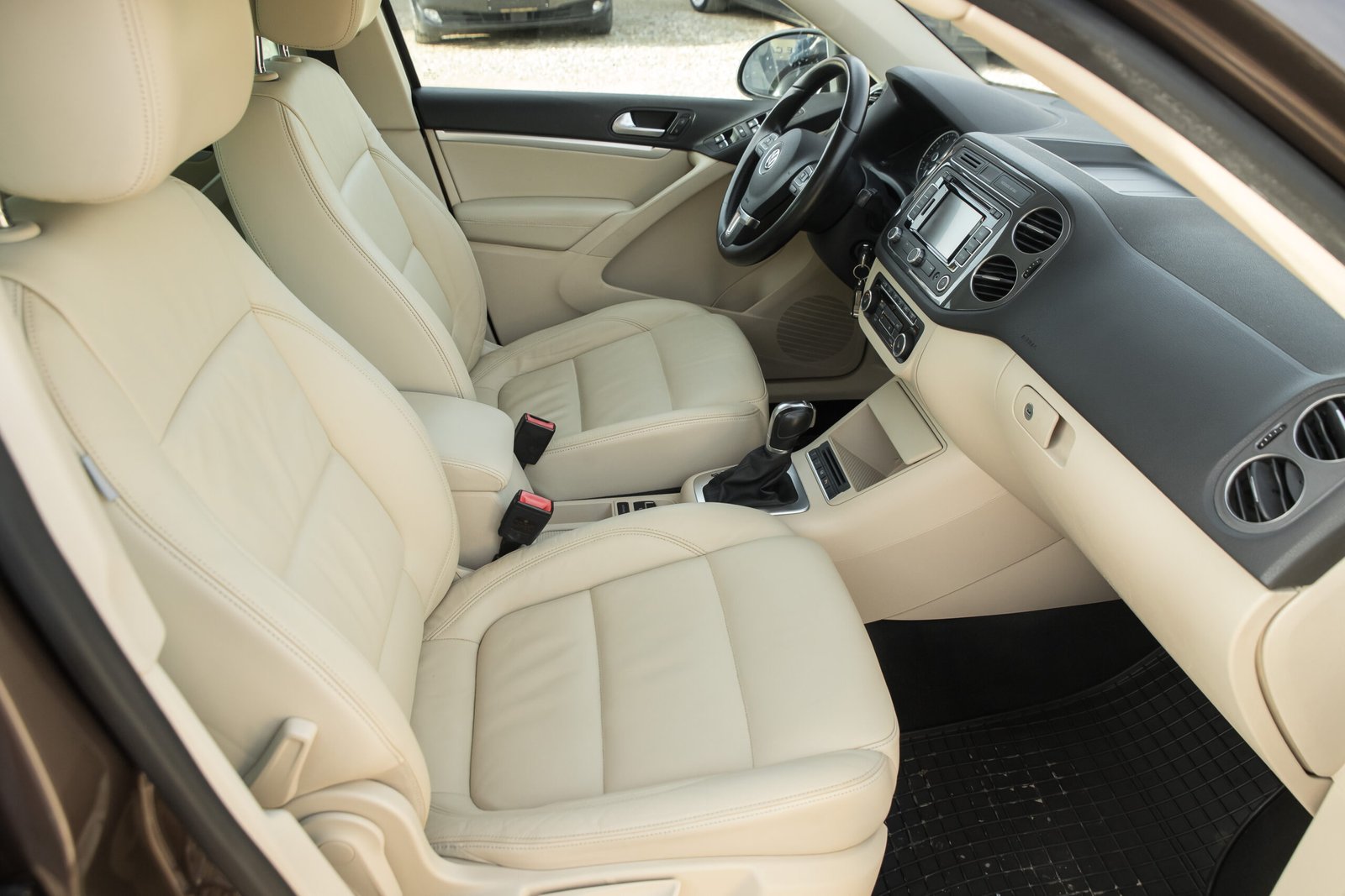 
								VW TIGUAN SPORT+ 1.4TURBO full									