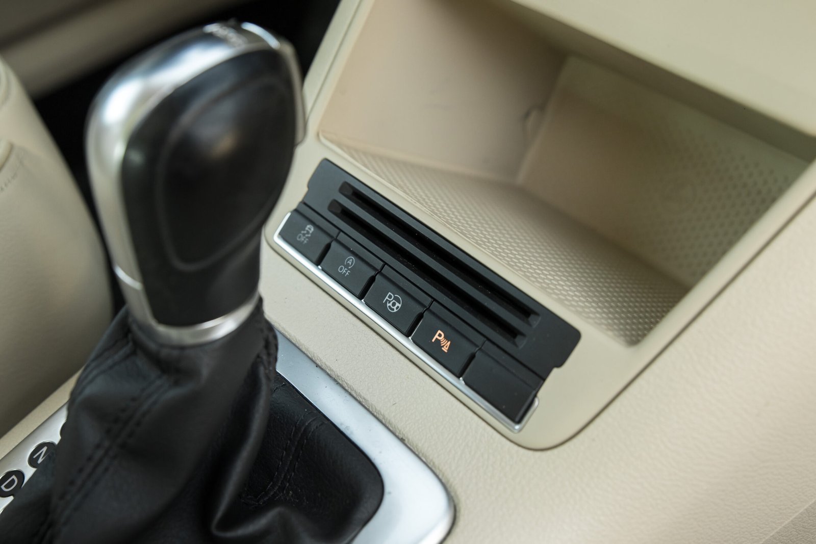 
								VW TIGUAN SPORT+ 1.4TURBO full									