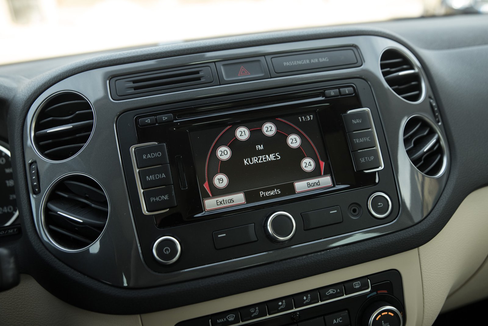 
								VW TIGUAN SPORT+ 1.4TURBO full									