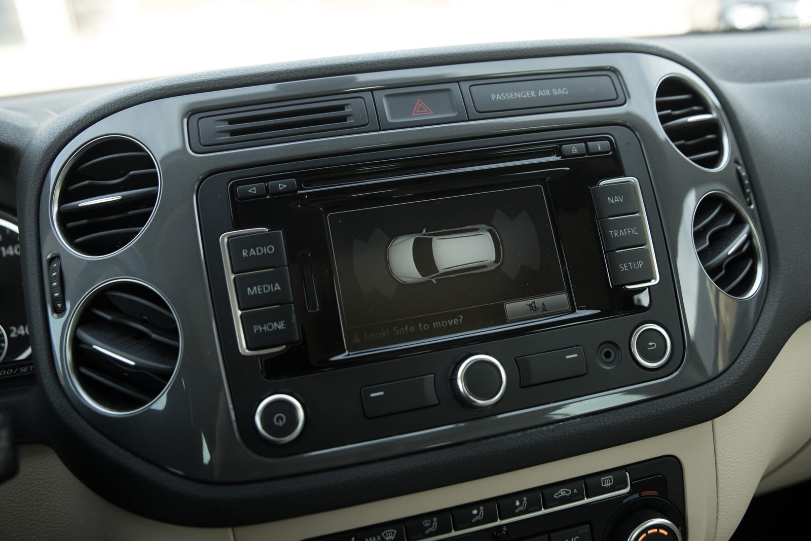 
								VW TIGUAN SPORT+ 1.4TURBO full									