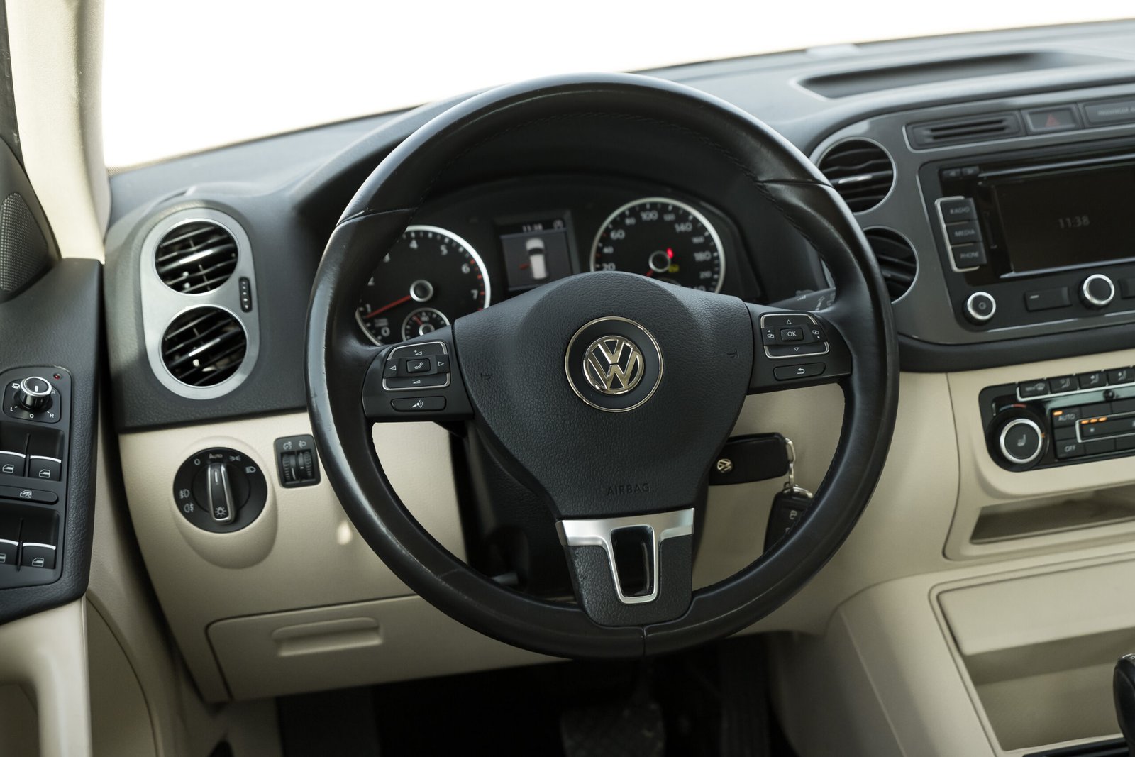 
								VW TIGUAN SPORT+ 1.4TURBO full									