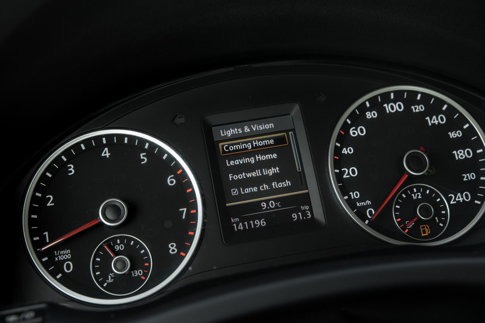 
								VW TIGUAN SPORT+ 1.4TURBO full									