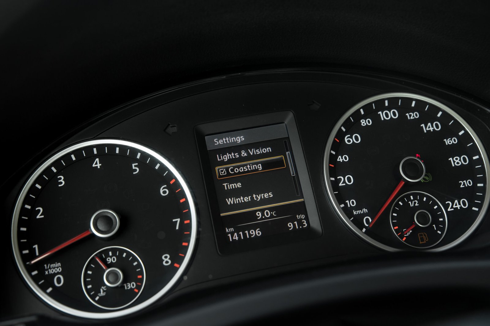 
								VW TIGUAN SPORT+ 1.4TURBO full									