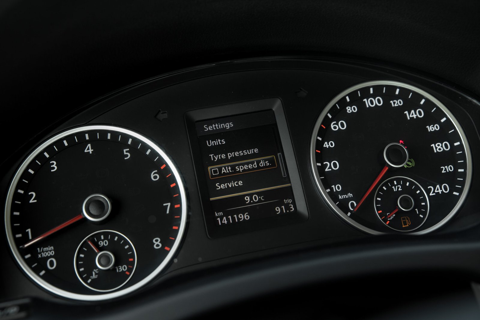 
								VW TIGUAN SPORT+ 1.4TURBO full									