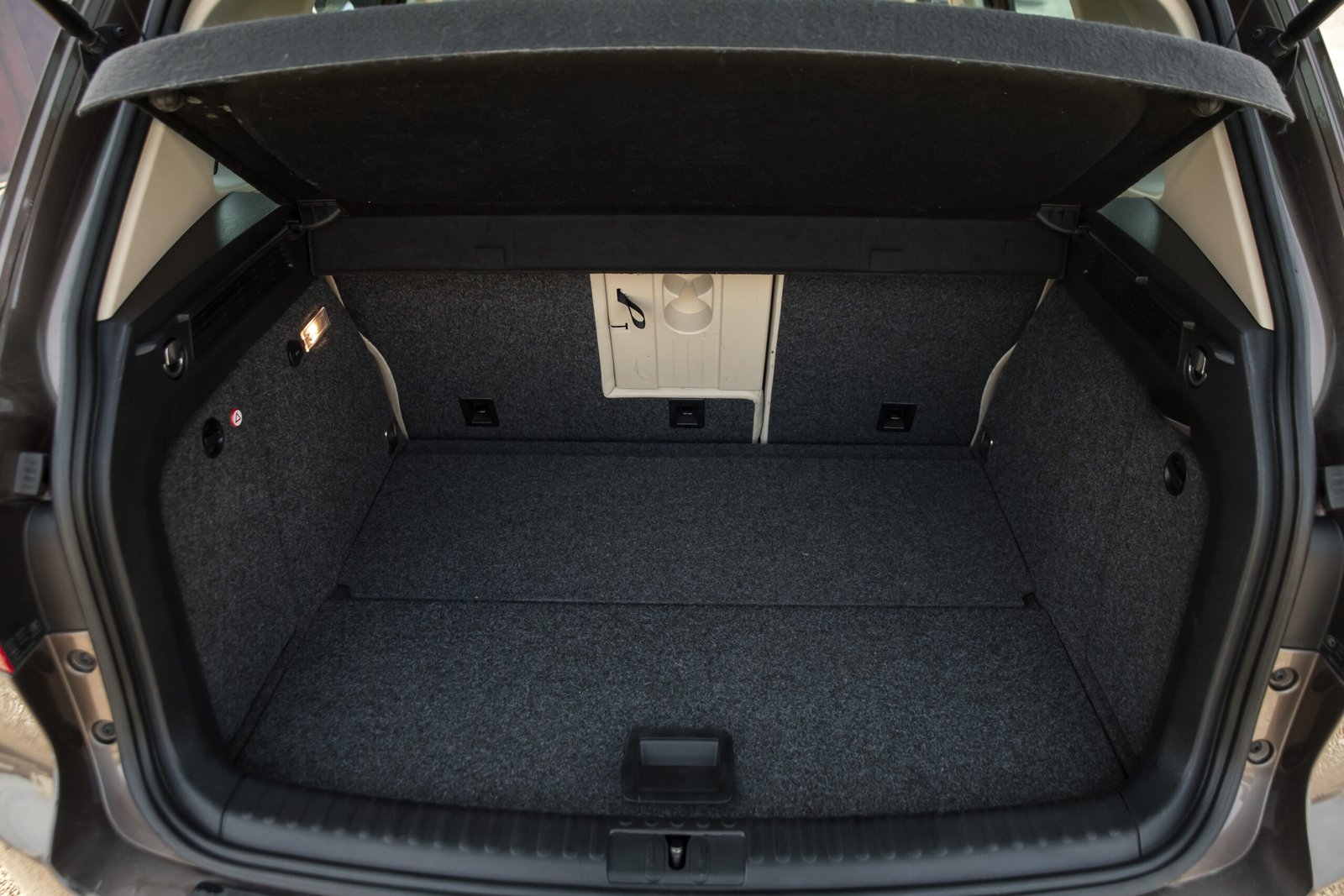
								VW TIGUAN SPORT+ 1.4TURBO full									