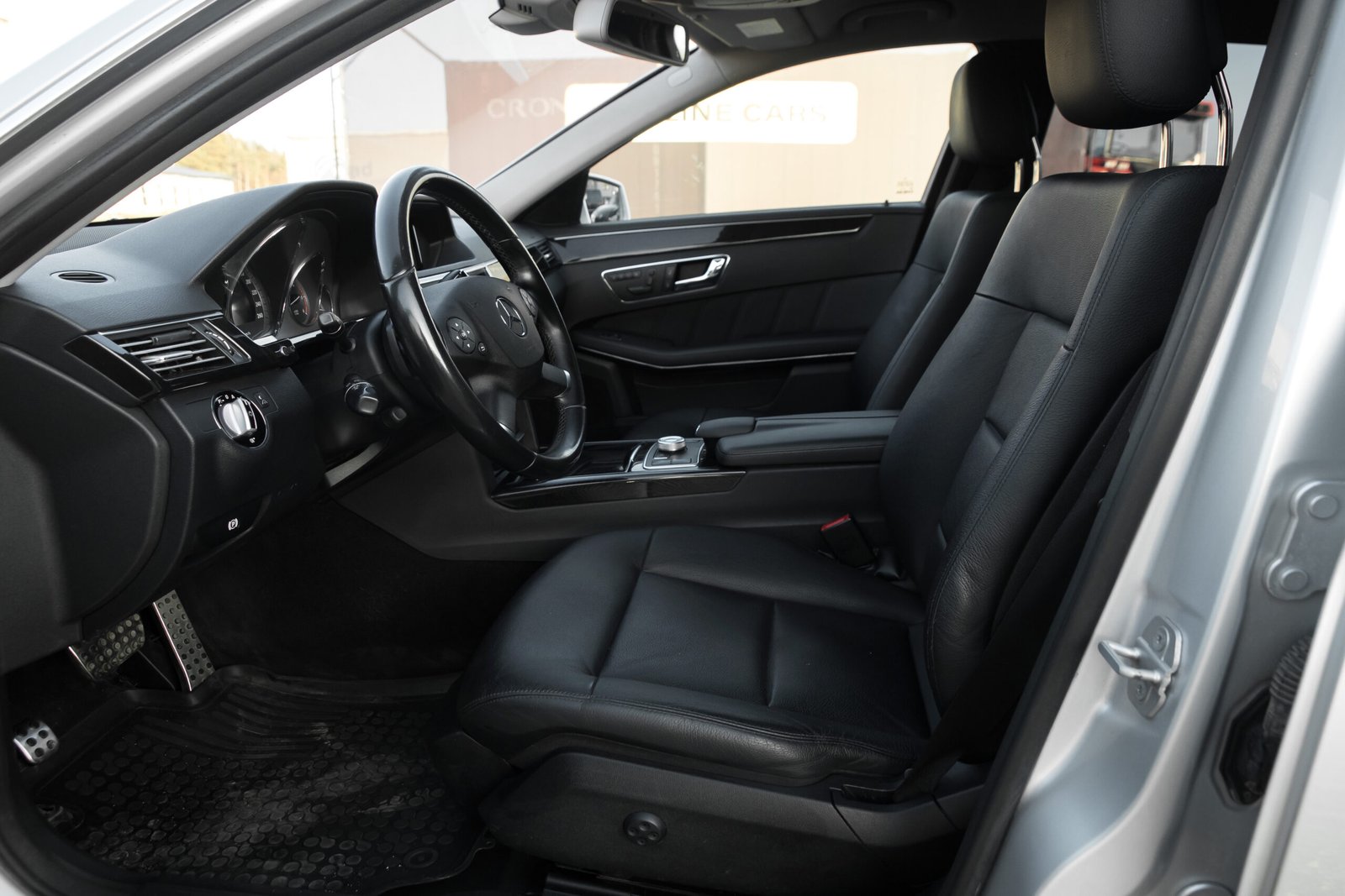 
								Mersedes Benz E350 Avangard 3.0D full									