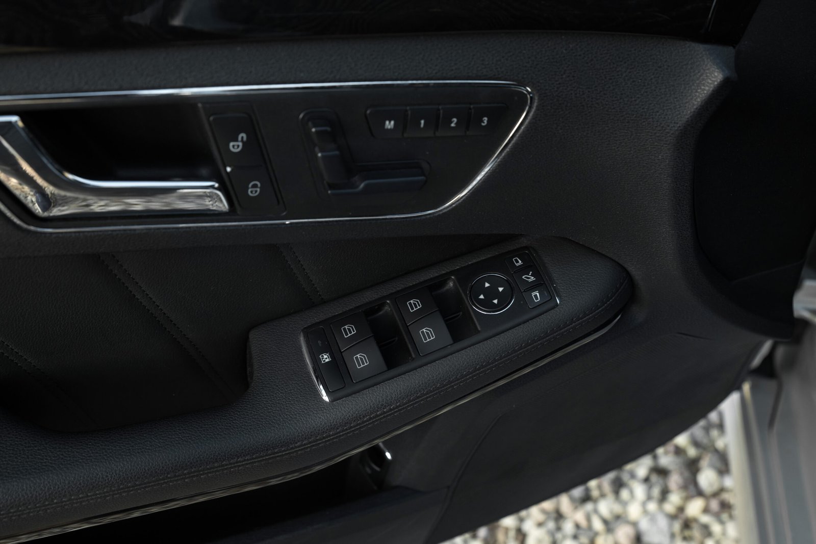 
								Mersedes Benz E350 Avangard 3.0D full									