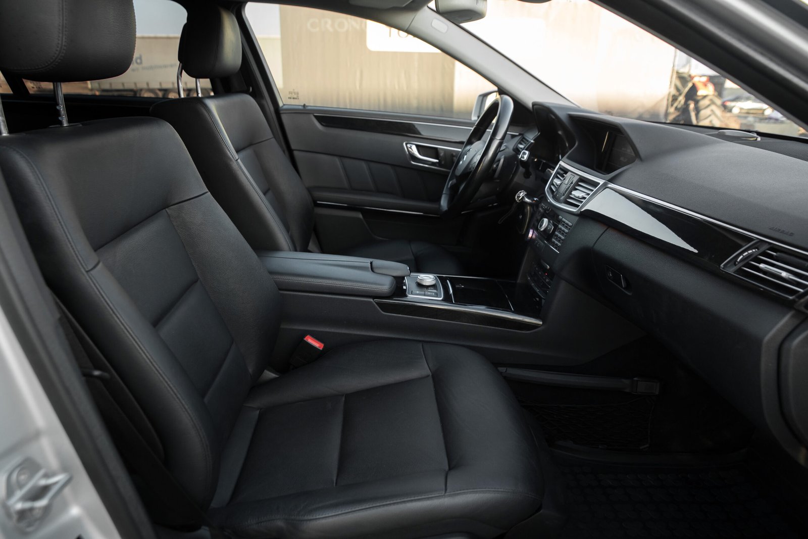 
								Mersedes Benz E350 Avangard 3.0D full									