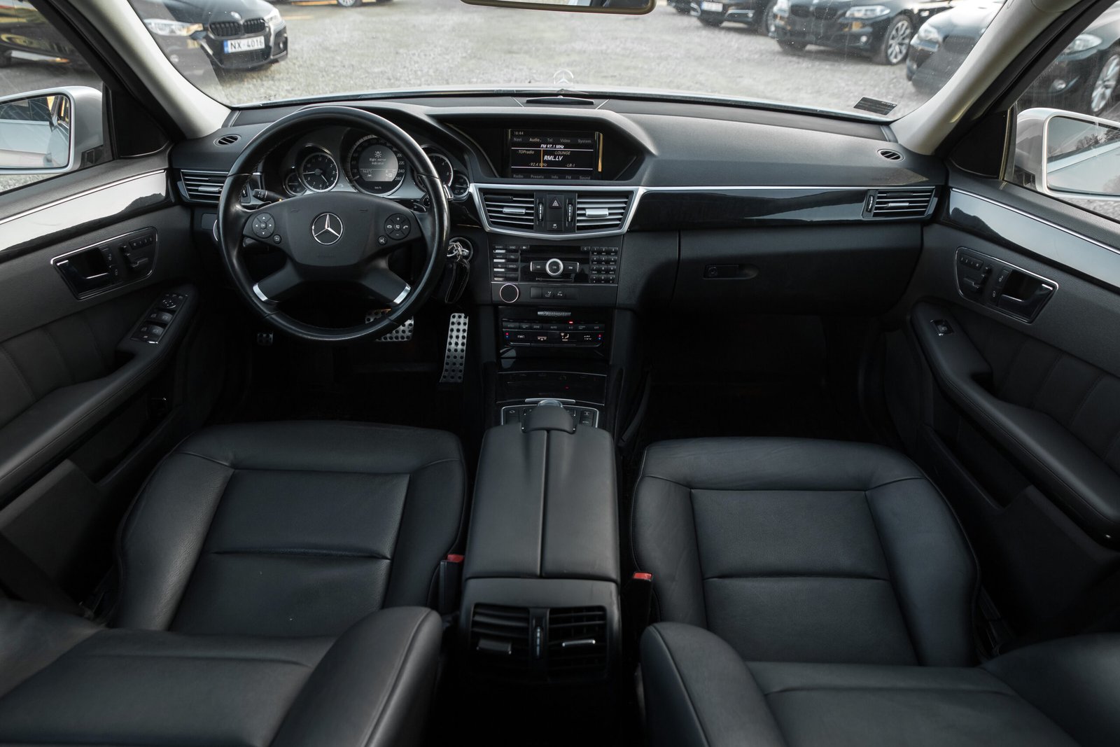 
								Mersedes Benz E350 Avangard 3.0D full									