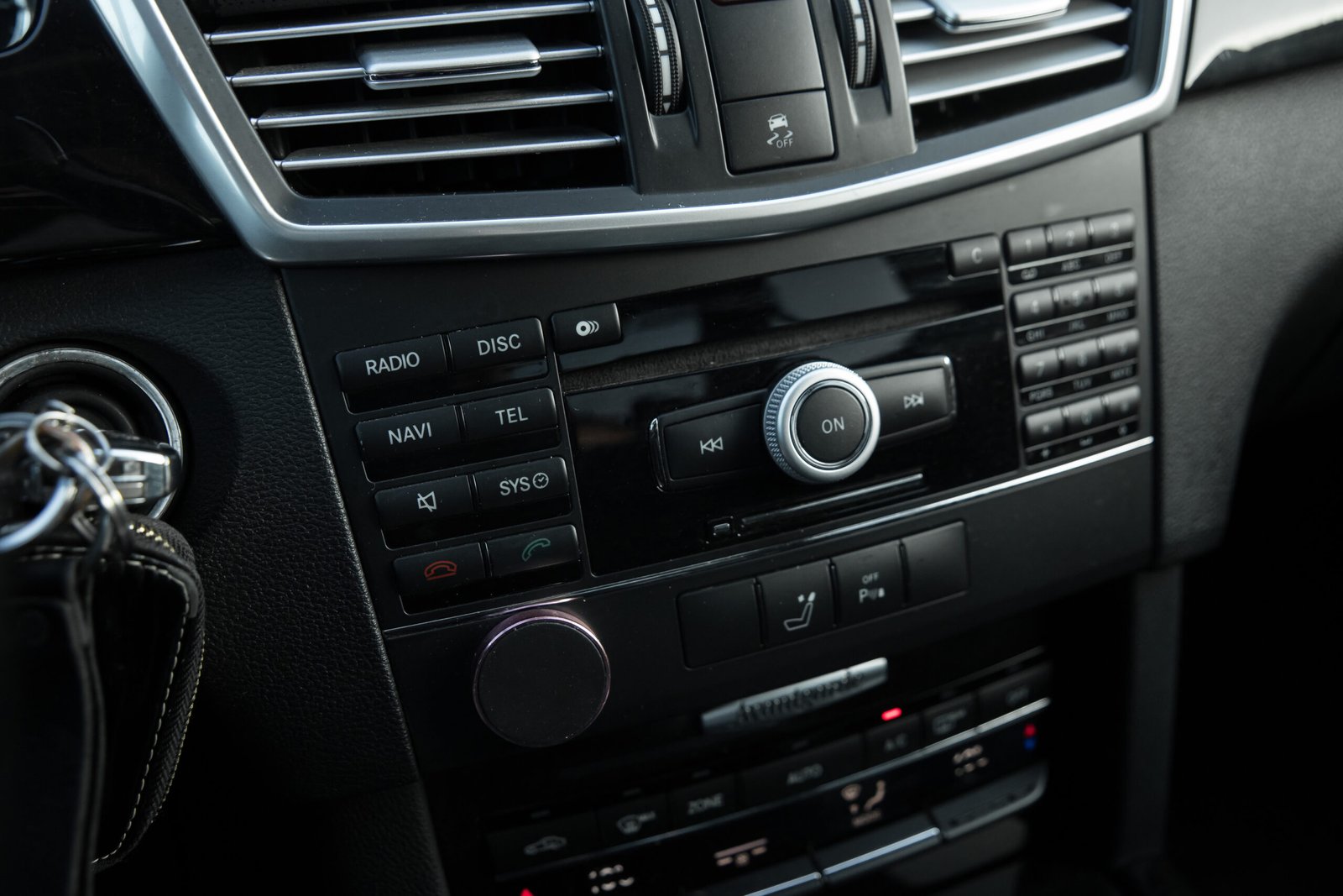 
								Mersedes Benz E350 Avangard 3.0D full									