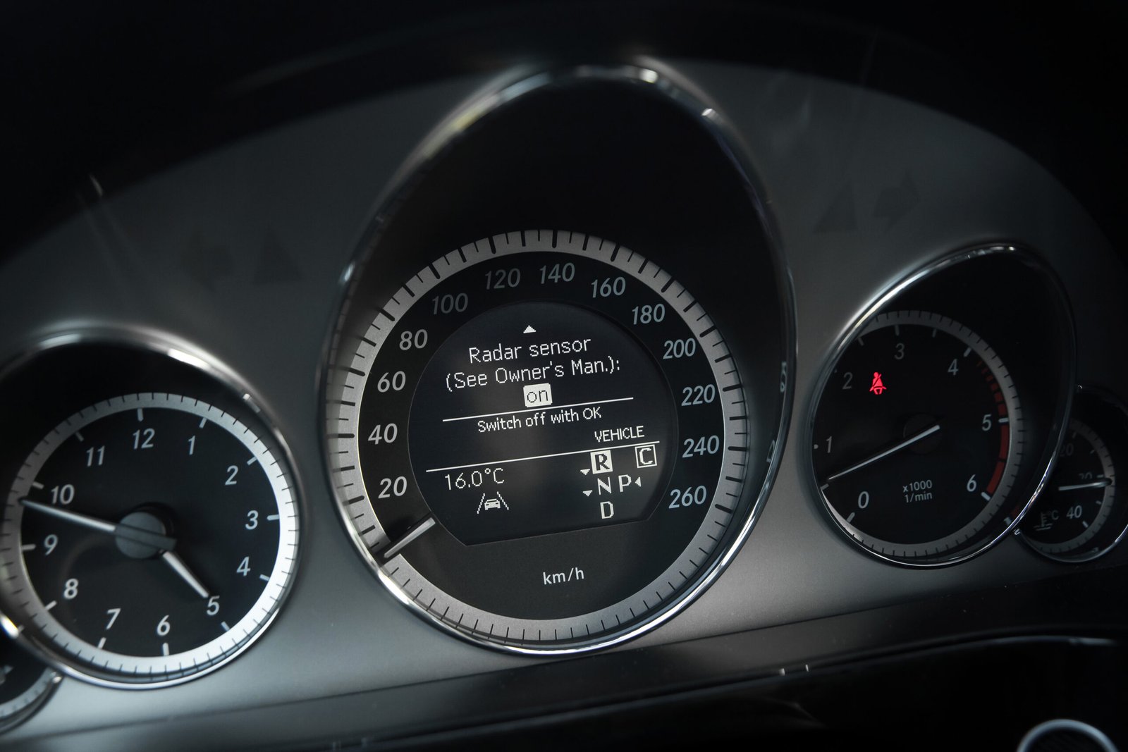 
								Mersedes Benz E350 Avangard 3.0D full									