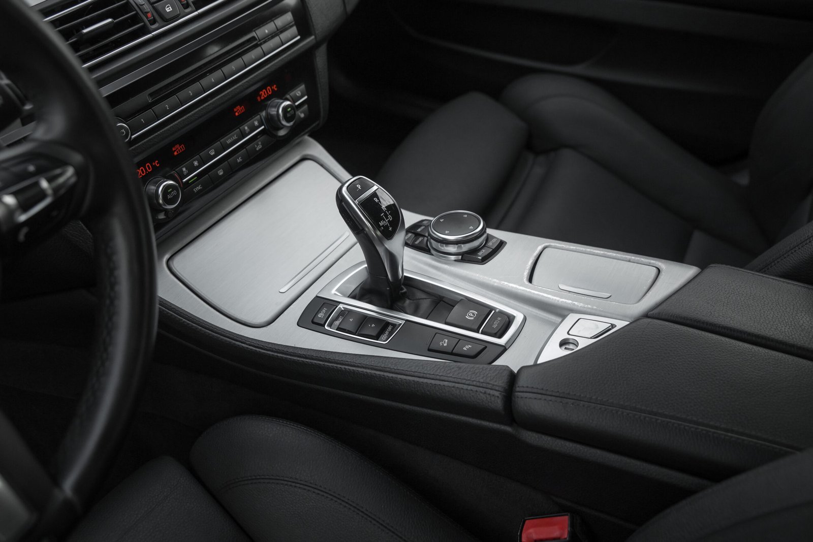 
								BMW 530D 190KW X-DRIVE M-SPORTPAKET full									