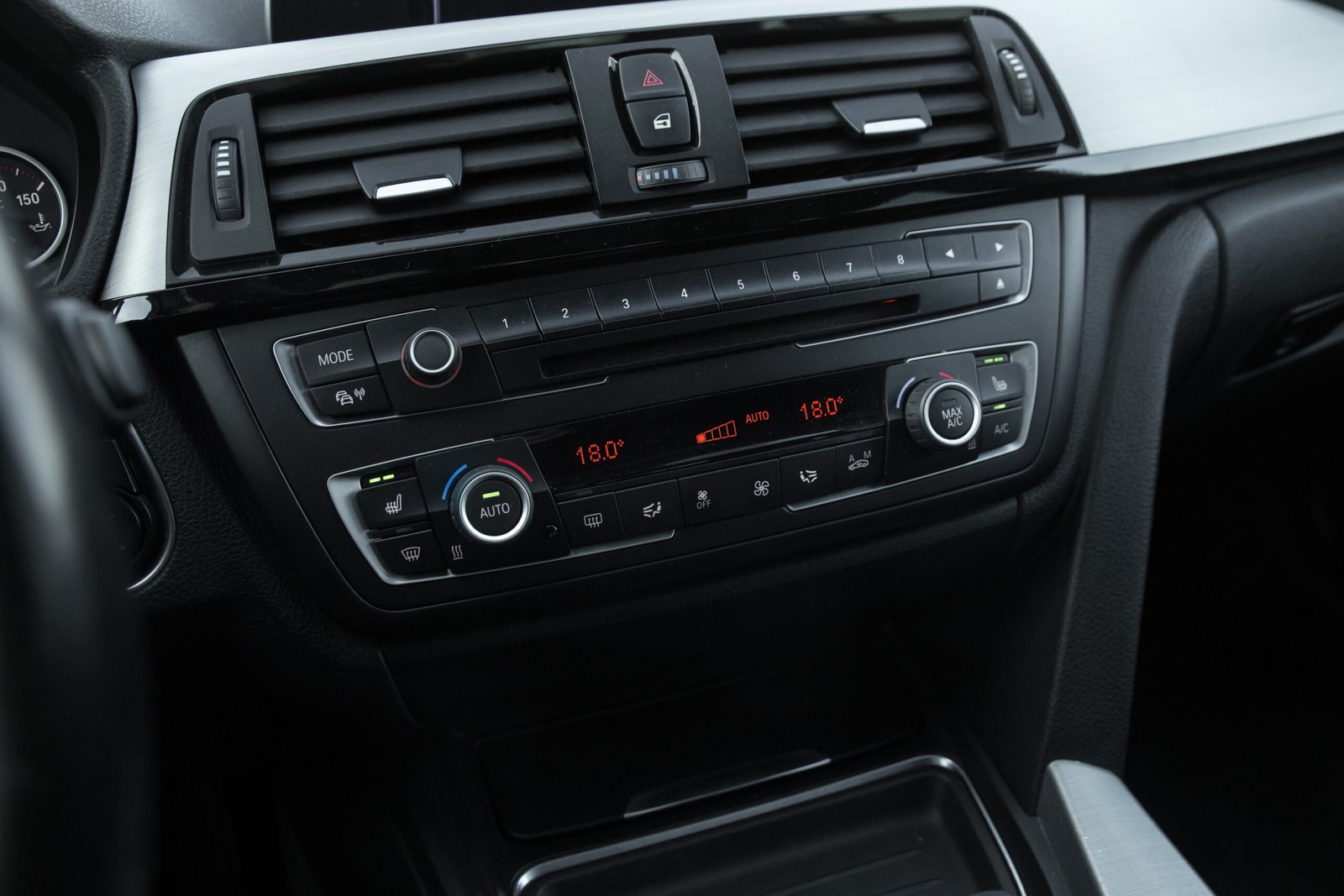 BMW 320D F31 120KW M-SPORTPAKET full