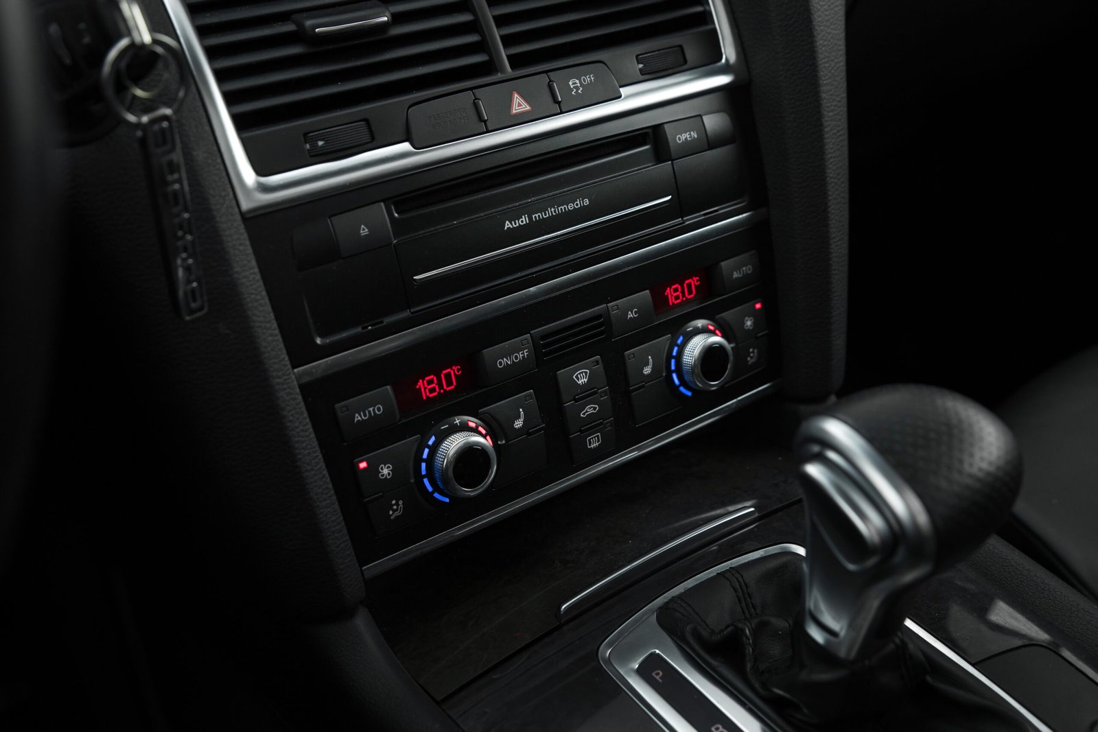 
								AUDI Q7 S-LINE 3.0D 180KW QUATTRO FACELIFT full									